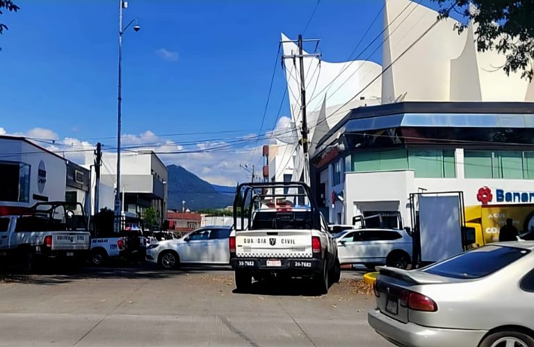 Reporte de sujeto armado en banco de Uruapan genera operativo en la zona