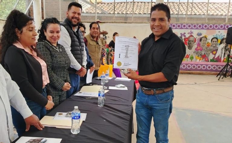 Certifican a 56 artesanos para proteger autenticidad de las catrinas de Capula