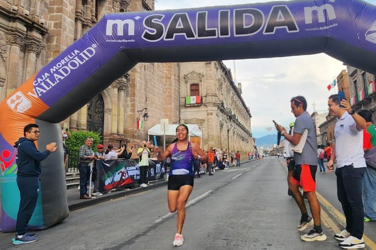 Escuela Purépecha conquista ‘Carrera de Relevos de la Independencia’