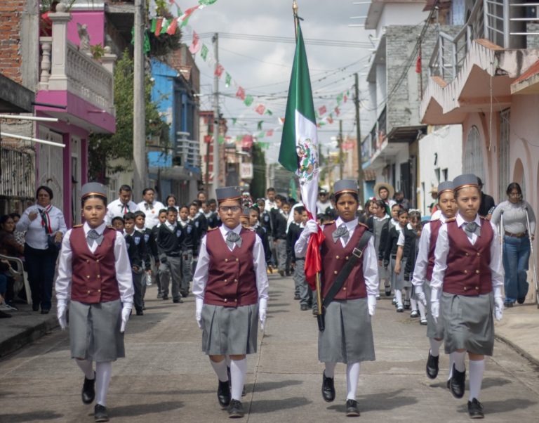 Con saldo blanco concluyen desfiles por niversario de la Independencia, en Michoacán