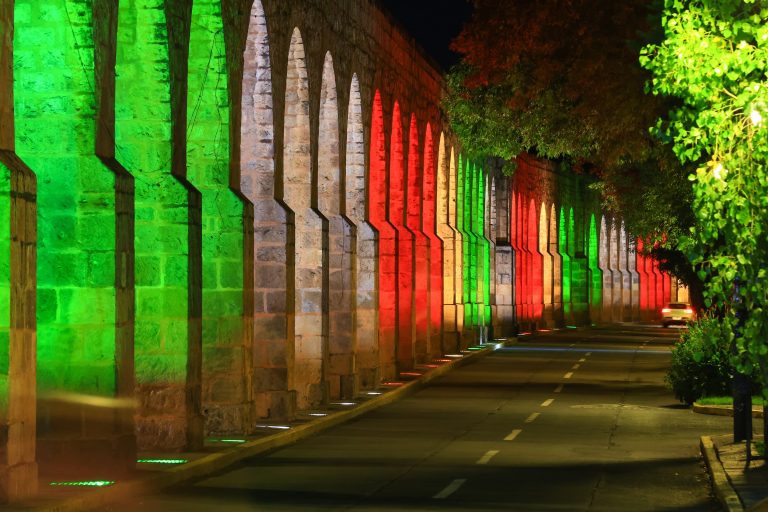 Ilumina Gobierno de Alfonso Martínez a Morelia con colores patrios