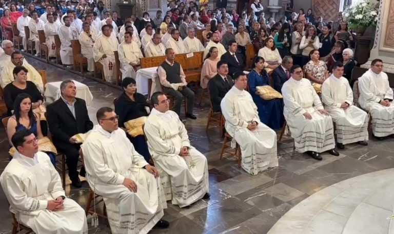 Ungidos, siete nuevos sacerdotes; Arzobispo les llama a ser el rostro de Jesús enmedio de la situación de violencia