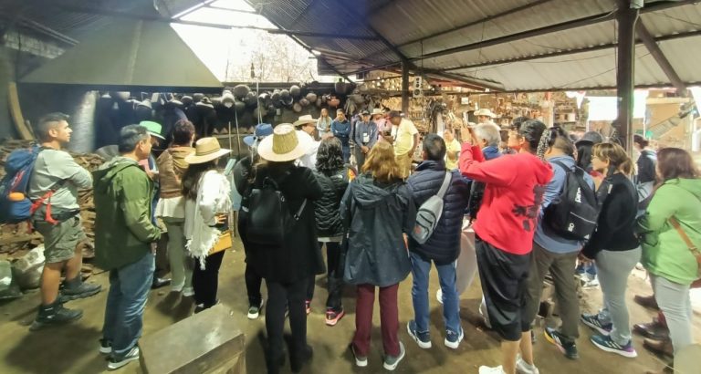 Guías de turismo de Iberoamérica conocen historia y gastronomía de Michoacán