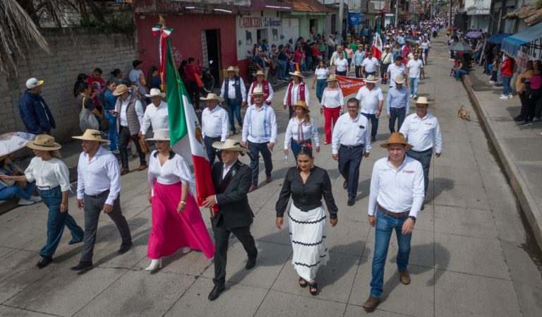 Más de 3 mil 900 participantes en el Desfile Cívico en Tarímbaro