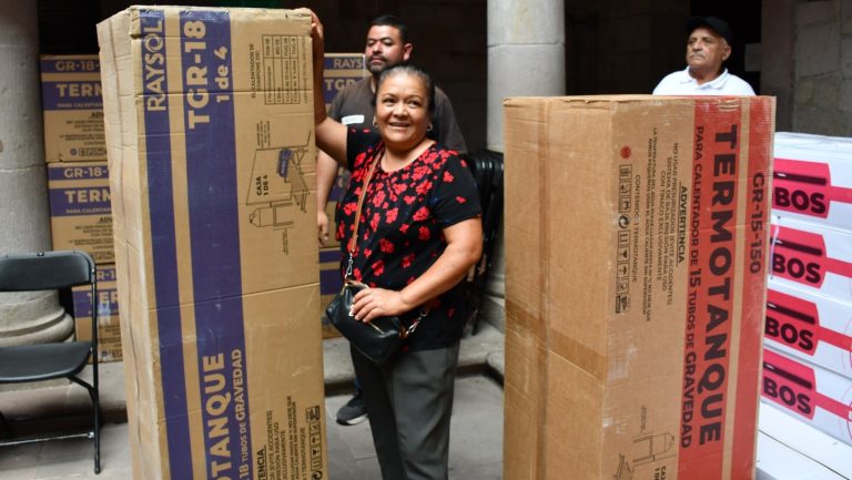 Entregan calentadores solares a más de100 familias tarimbarenses