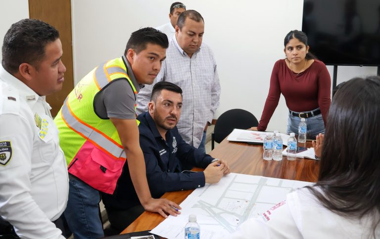 Instalan mesa de trabajo para mejorar circulación en zonas con alta afluencia