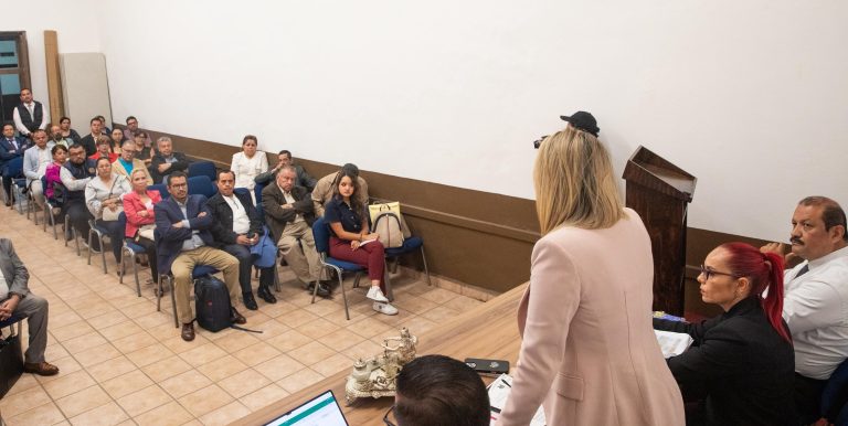 Reunión de rectora con profesores de la Facultad de Derecho de la UMSNH