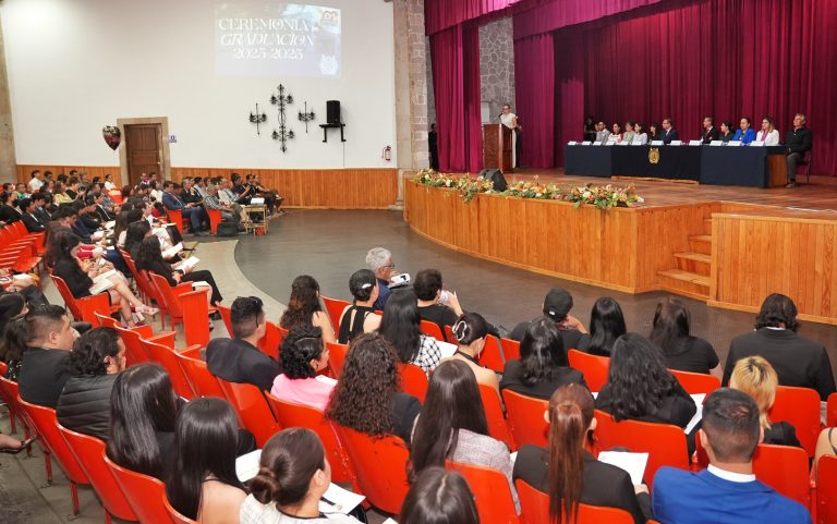 Clausuran de Diplomados que oferta la Coordinación del Departamento de Idiomas de la UMSNH