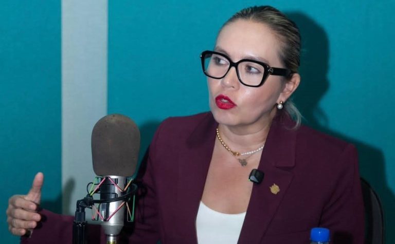 Advierte rectora que no se sentará a negociar con Eduardo Tena