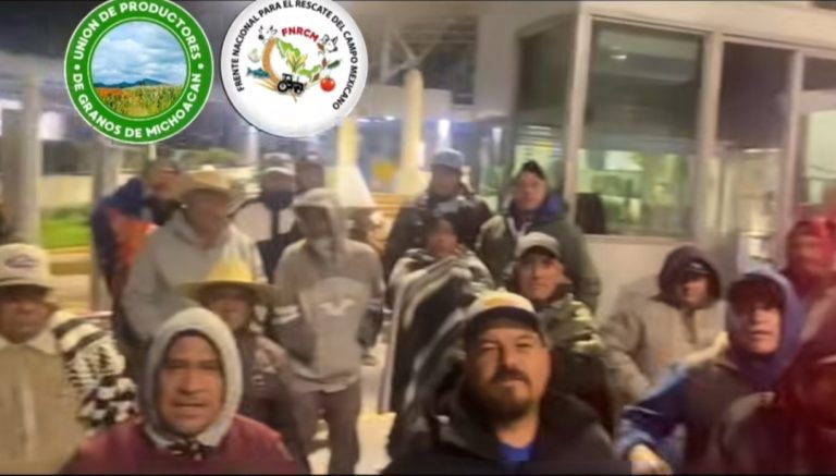Agricultores levantan bloqueos parcialmente en Michoacán 