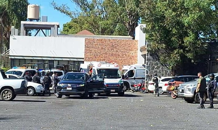 Fallece en hospital el automovilista baleado en estacionamiento del restaurante «Rincón de Aguililla»