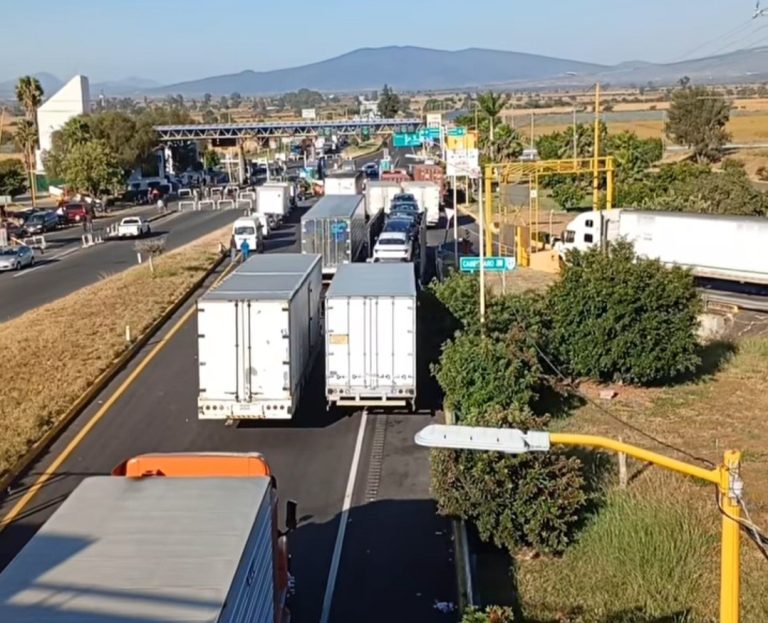 Esta tarde estarían levantando todos los bloqueos, sólo faltan Panindícuaro y Zinapécuaro