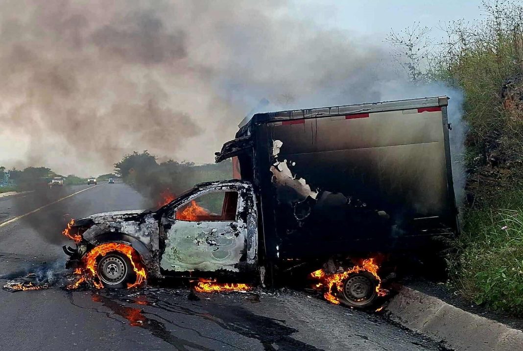 Camioneta se incendia