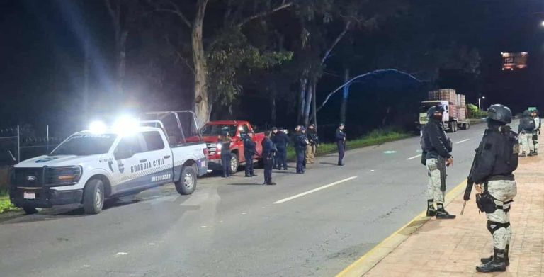 Chofer de camioneta baleado llega a pedir ayuda en retén policial de Uruapan