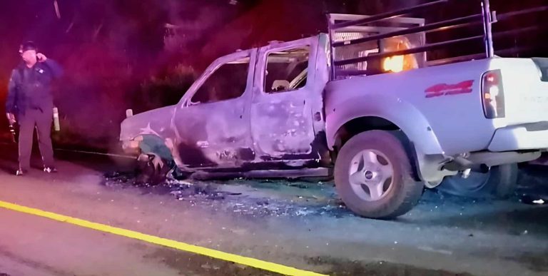 Madrugada de bloqueos en la región lacustre de Pátzcuaro