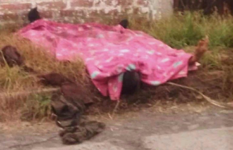 Hallan a hombre sin vida en la vía pública de Apatzingán; investigan posible muerte natural