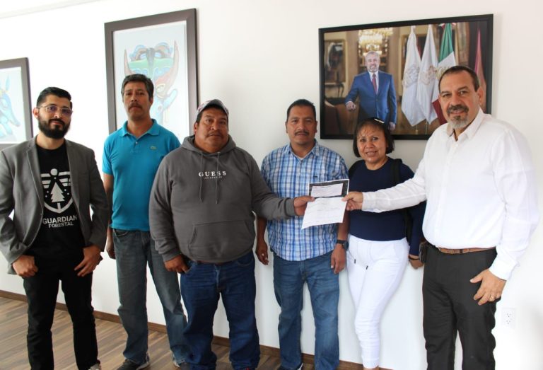 Entregan a la comunidad de Sicuicho más de 1 mdp para cuidado de sus bosques y detener la deforestación