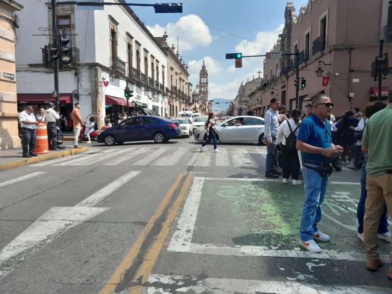 CNTE libera tomas y declara fin de movilizaciones, pero mantiene paro de clases por 24 horas