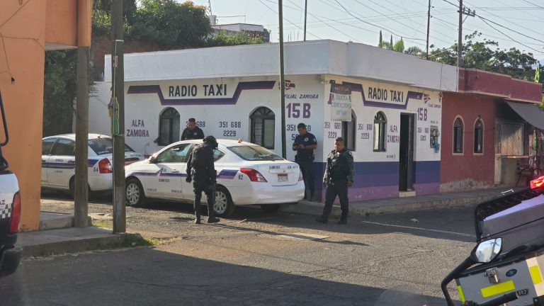 A balazos y con bombas molotov atacan base de taxis, en Zamora