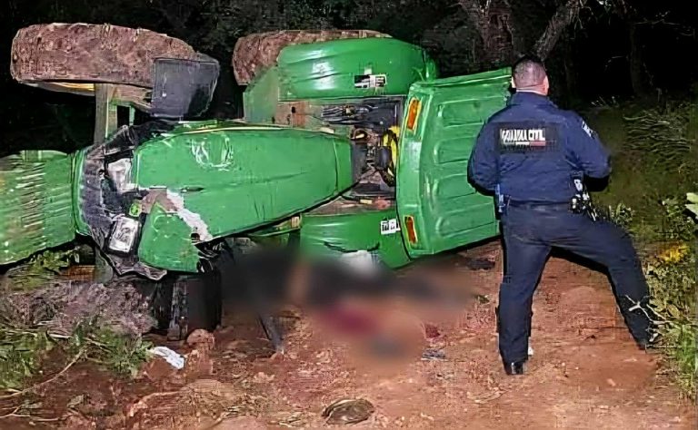 Muere hombre en volcadura de tractor en Puruándiro; dos personas resultan heridas