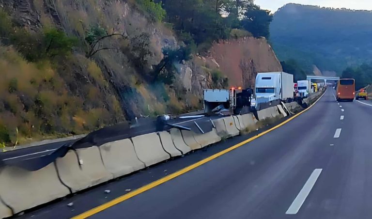 Muere mujer en accidente múltiple sobre la Autopista de Occidente, en Zinapécuaro