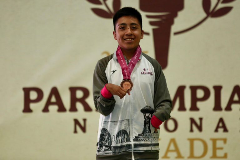 Atletlas michoacanos obtienen plata y bronce en Paralimpiada Nacional