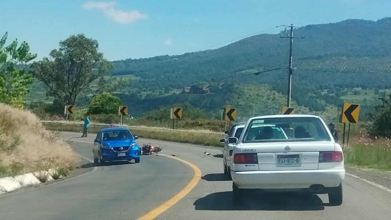 Se registra choque entre auto y moto en la Morelia-Quiroga; hay 1 herido