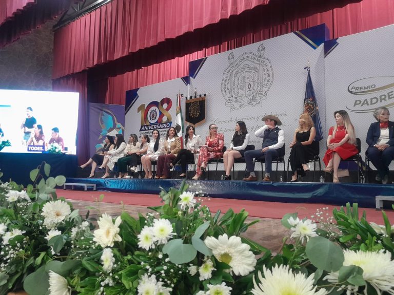 El presupuesto pleno y el «es tiempo de mujeres» exaltados en acto del 108 aniversario de la UMSNH