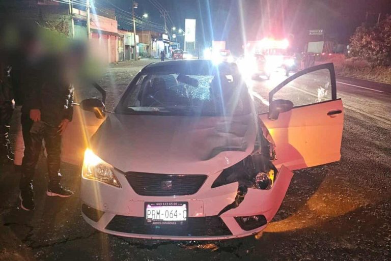 Auto atropella a adulto y niño en la carretera Morelia-Pátzcuaro; el menor muere