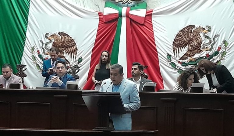 Proponen ley de protección a maestros en situación de emergencia de sus alumnos en la escuela