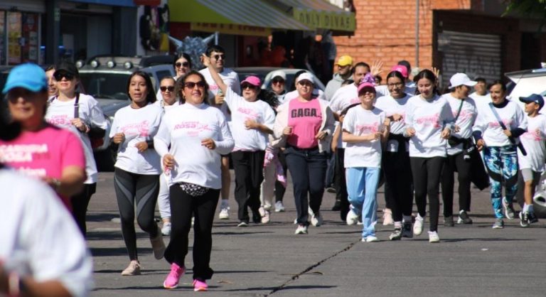 Realiza Adriana Hernández, onceava Carrera Rosa