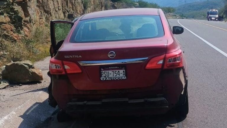 Choque lateral deja una mujer lesionada en la Autopista Siglo XXI