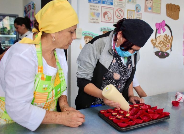 Extiende Icatmi oferta educativa gratuita a mujeres con cáncer en todos sus planteles