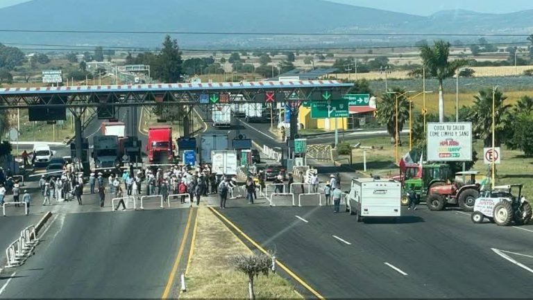 Condiciona gobierno diálogo con agricultores y campesinos por liberación de carreteras, siguen bloqueos