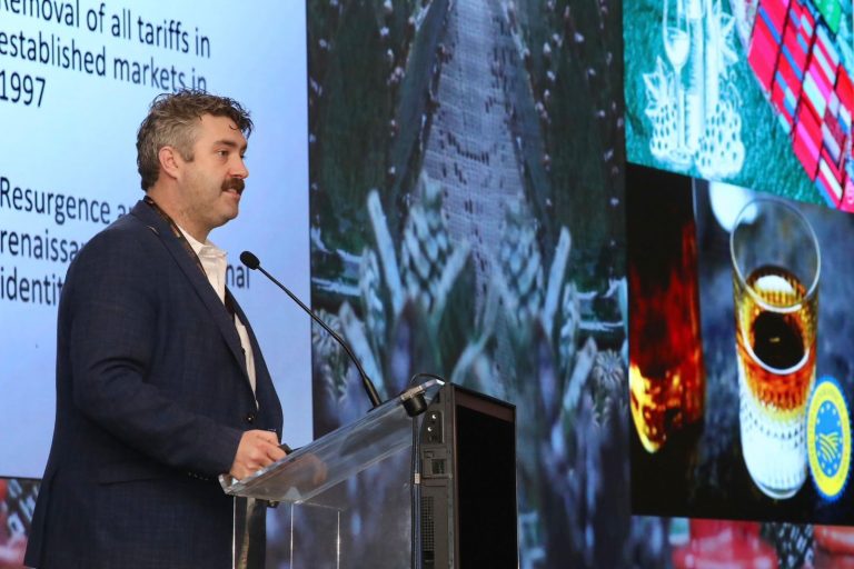 Director de organismo líder en representación y promoción de whiskey ofrece conferencia en el Bienal oriGIn