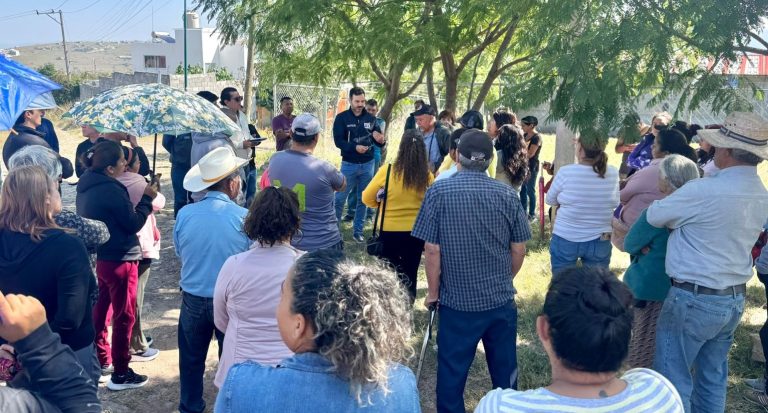 Ofrecen autoridades municipales trabajo estrecho a vecinos de La Aldea