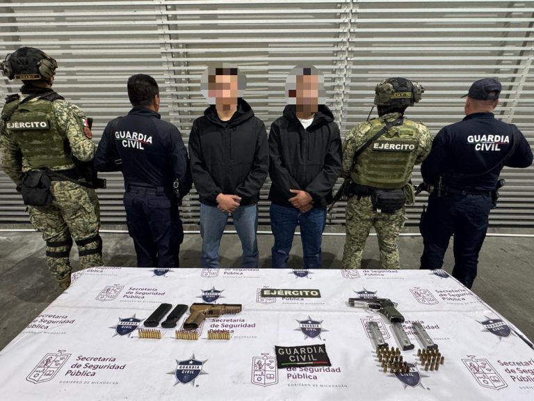 Detenidos en Zinapécuaro 2 hombres de Jalisco con armas, cartuchos y vehículos: SSP