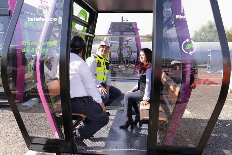 Llegan a Morelia primeras cabinas del teleférico; obra va al 48%: Bedolla