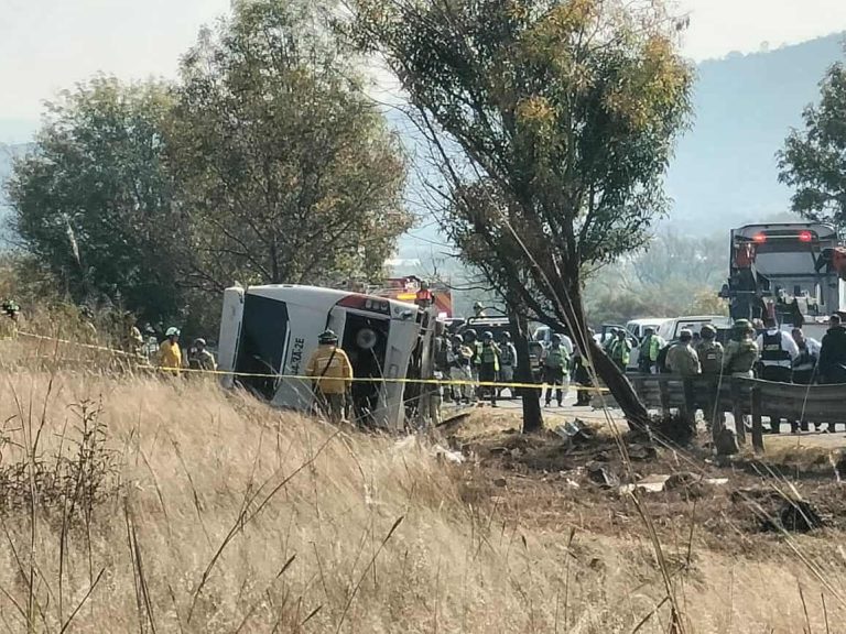 Identifican a los fallecidos del viaje turístico a Tlalpujahua que terminó en tragedia en la carretera Pátzcuaro-Morelia