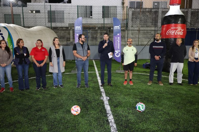 Alcalde reinaugura cancha de fútbol rápido del Colegio de Morelia