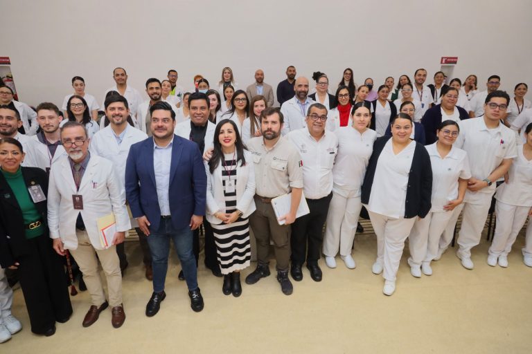 Plan Michoacán incorpora 244 profesionales de la salud para fortalecer atención en la entidad
