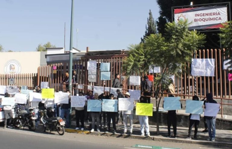 Alumnos del Tec extienden toma a los dos campus por hartazgo de proceder y manejos de directora