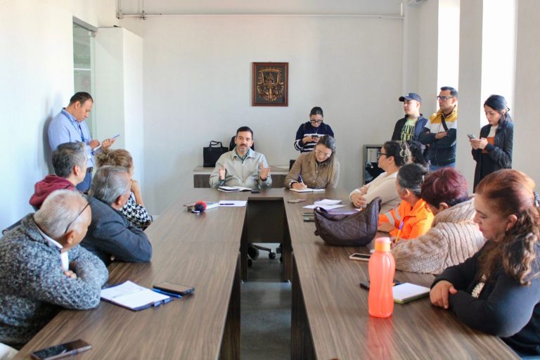 Yankel Benítez mantiene mesa de trabajo con vecinos de Ríos Mexicanos