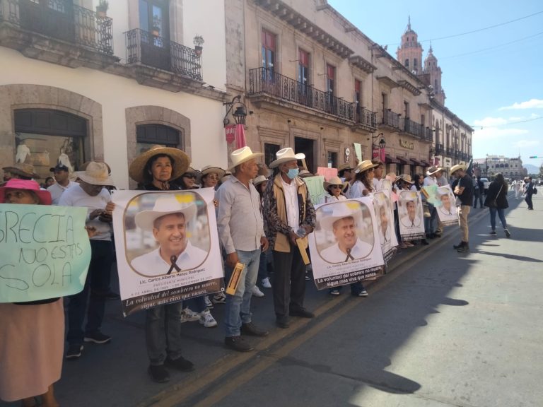 En Morelia, uruapenses toman el Congreso del Estado para respaldar a Grecia Quiroz