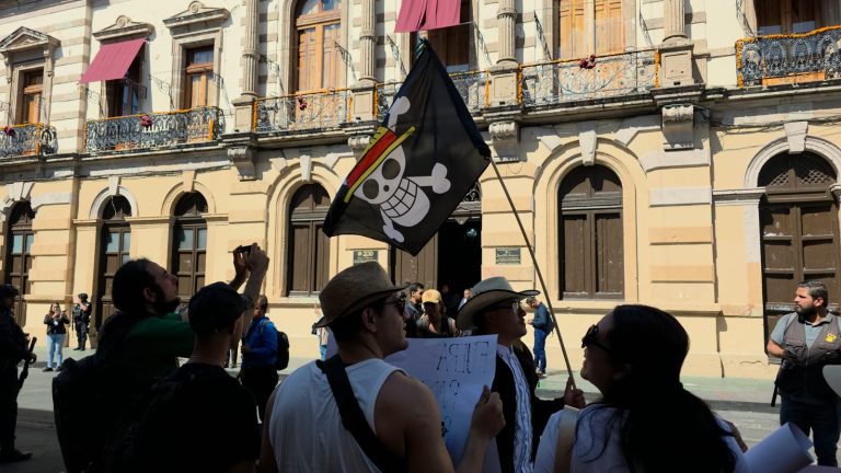 Policías de Uruapan y Morelia usan fuerza desmedida al detener a estudiante de Medicina