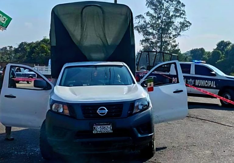 Ejecutan a dos a bordo de una camioneta, en Carapan