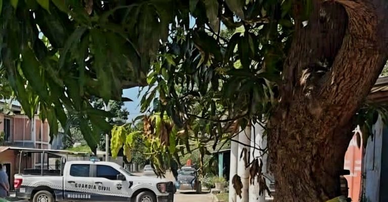 Hombre encuentra muerto a su hijo adolescente, en vivienda de Acalpican