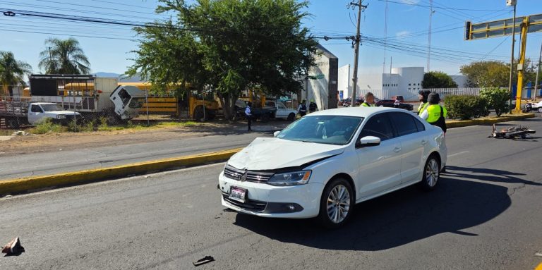 Motociclista muere al ser impactado por un automóvil en Zamora