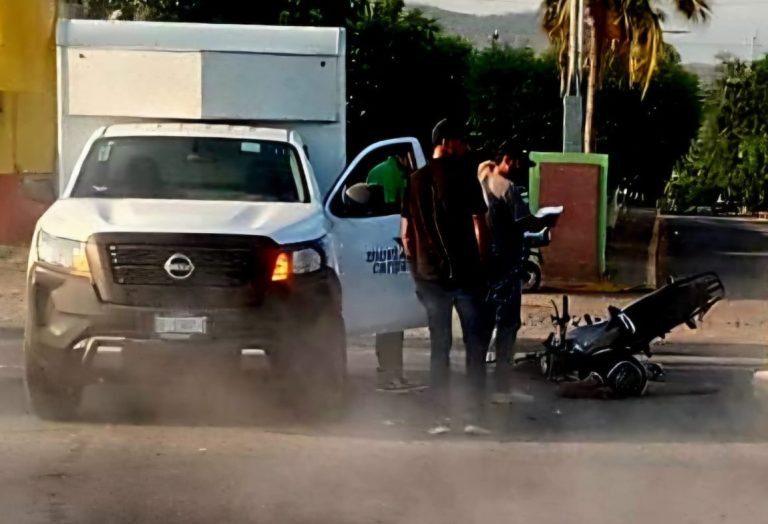 Grave, motociclista al protagonizar choque contra una camioneta