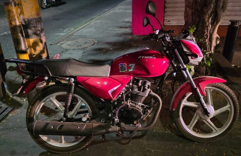 Choque de motos deja tres lesionados, en Zamora